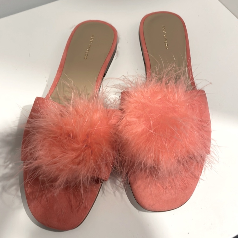 Ann Taylor Pink Suede flat slide sandals with Feather detail. Size 8.5 Brand New